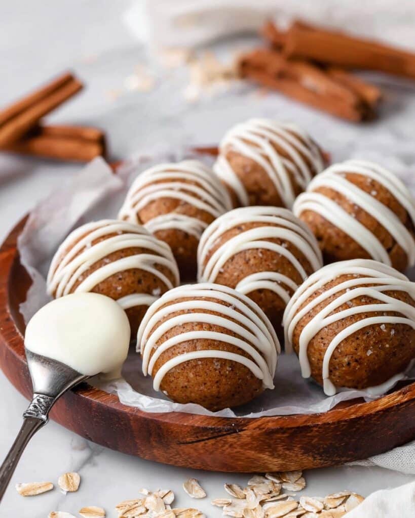 Cinnamon Roll Energy Bites Recipe